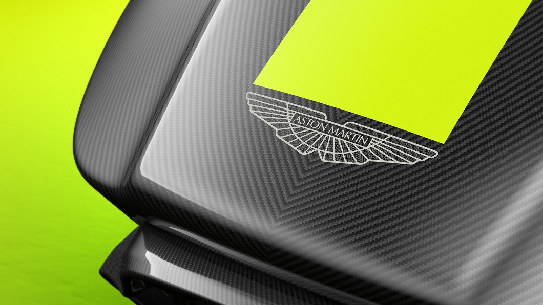 AMR-C01「車殼」以輕量化碳纖維材質打造。(圖片來源/ Aston Martin)