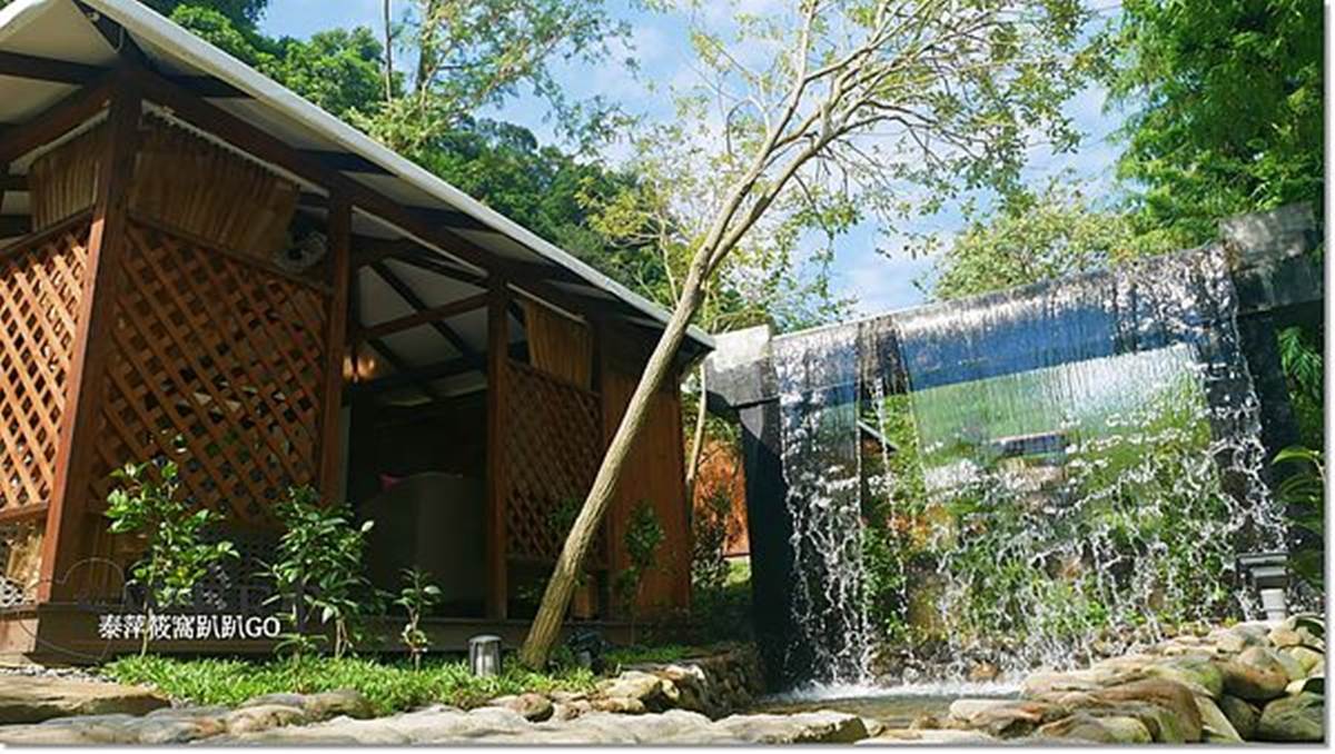 快跳進「大鳳梨」游泳！宜蘭豪華營地免搭帳篷就能住，還有瀑布造景超美拍