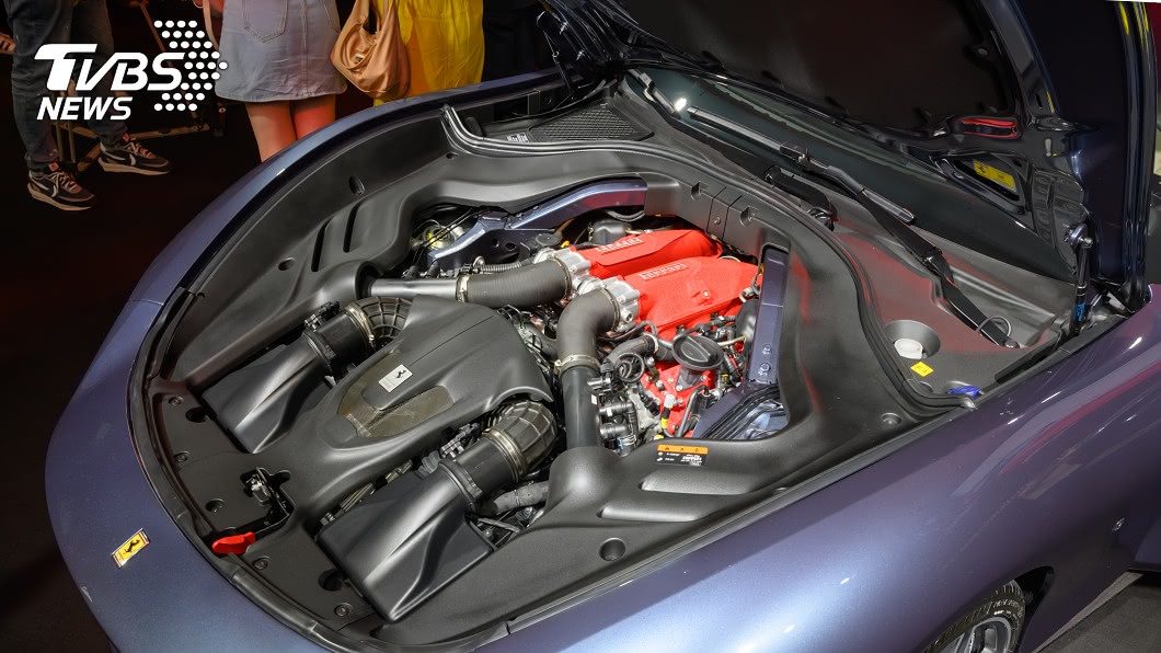 Ferrari最引以為傲的動力系統方面，這次也為Roma配備了新款V8渦輪增壓引擎。