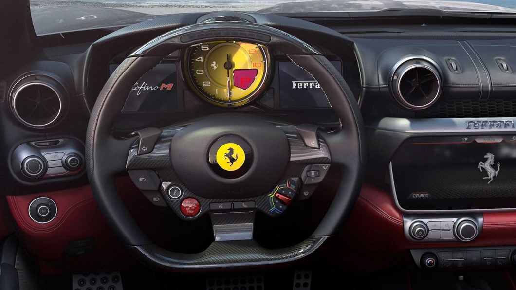 方向盤上配備有五種模式選擇的Manettino旋鈕，並且提供全新Race模式。(圖片來源/ Ferrari)