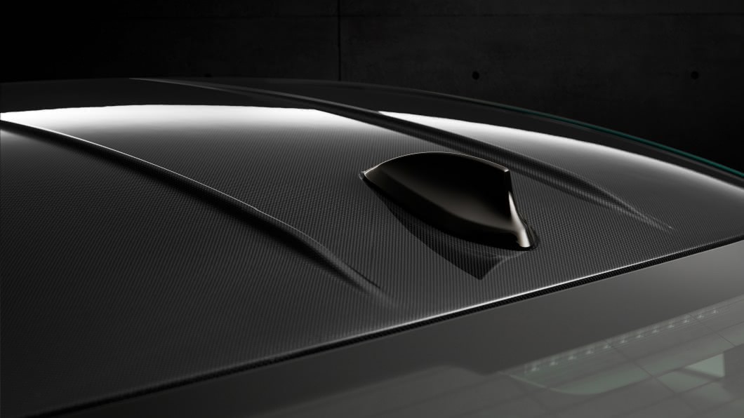 車頂標配碳纖維材質，另外也提供M Carbon套件，可以將外部零件以碳纖維材質取代。(圖片來源/ BMW)