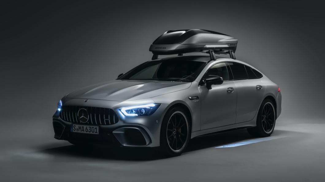 M-AMG推出車頂箱,成為空間不足的解決方案。(圖片來源/ M-Benz) 房車空間不夠用怎麼辦? M-AMG推出全新車頂箱
