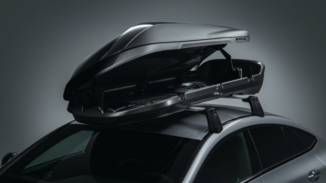 M-AMG車頂箱具備流暢的外形設計，以及410公升置物空間。(圖片來源/ M-Benz)