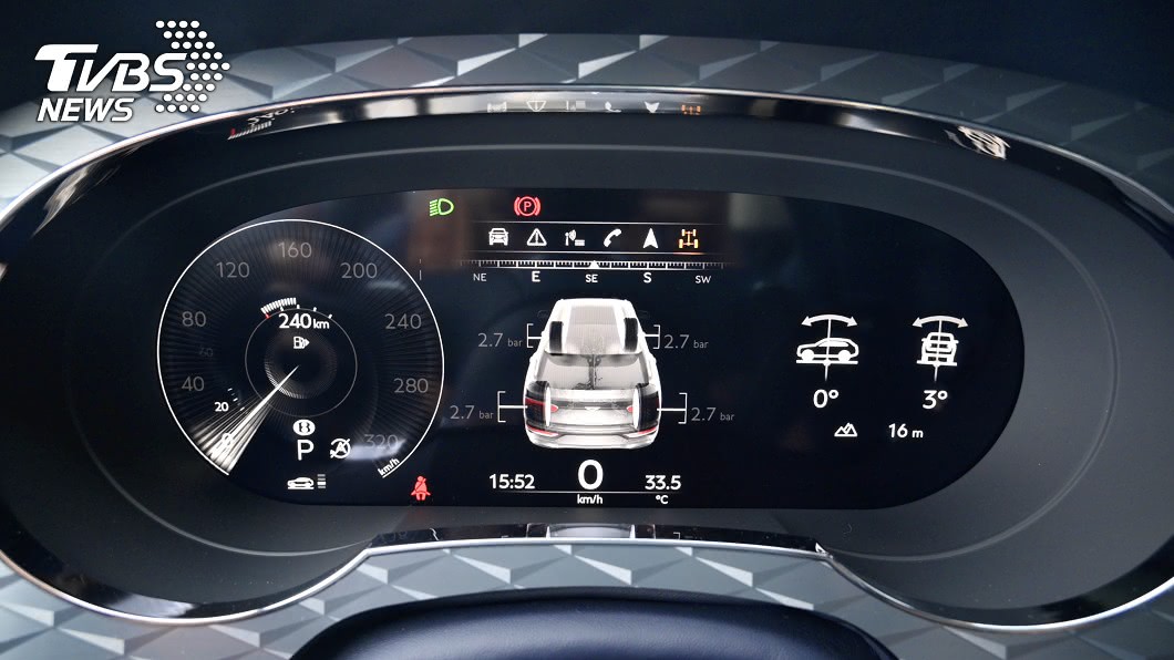 12.3吋高解析度儀表螢幕提供融合優雅的經典、與現代的全螢幕模式供車主選擇切換。