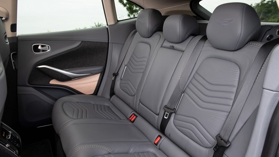 座艙採用標準五人座設定。(圖片來源/ Aston Martin)
