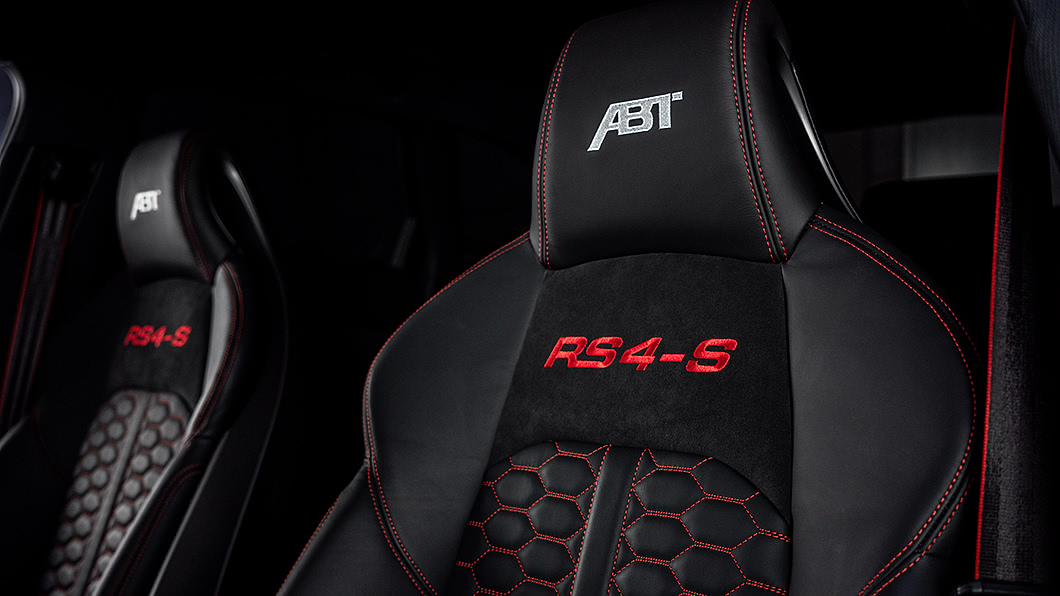 RS4-S植入具有蜂巢網格花紋的跑車座椅。(圖片來源/ Abt Sportsline)