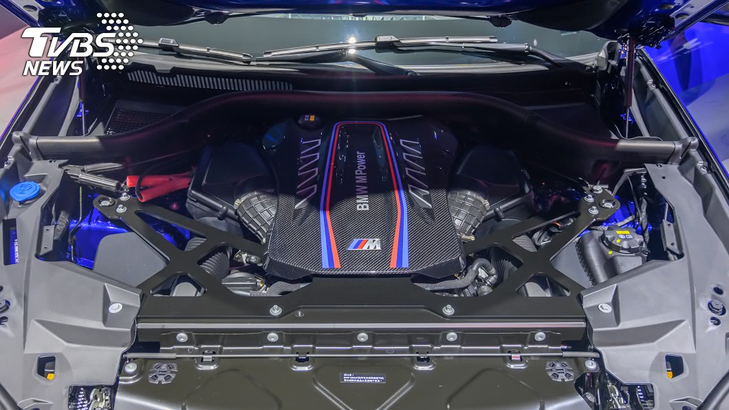 全新世代BMW X5 M搭載M TwinPower Turbo S63引擎，可以創造出600匹的最大馬力。