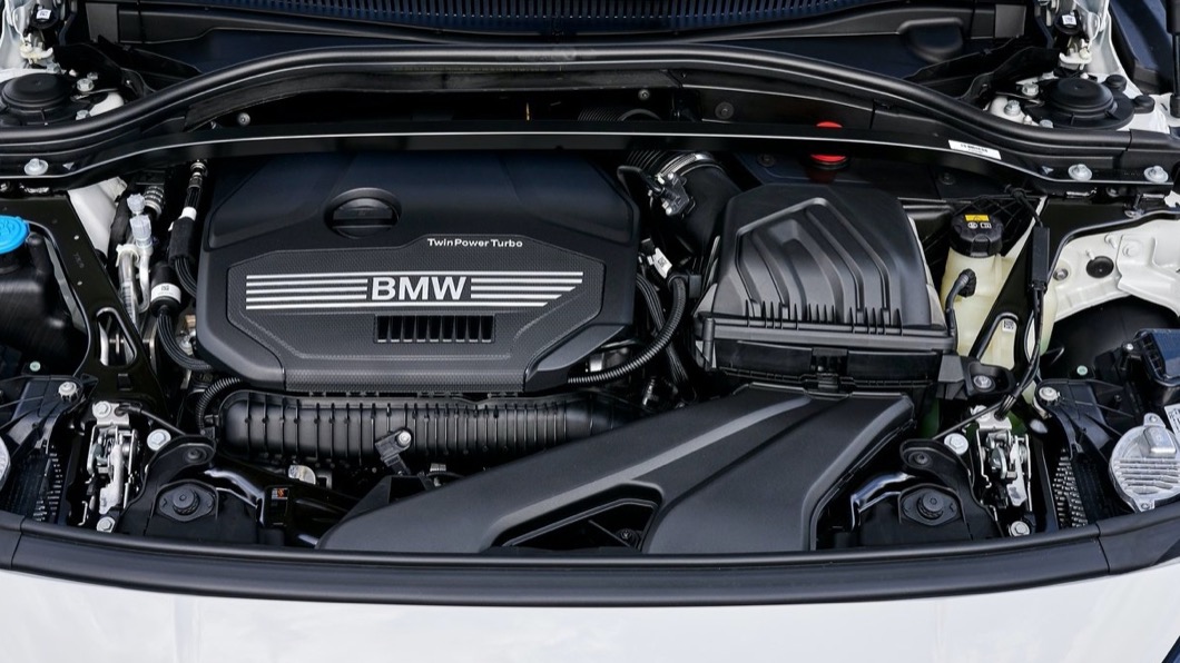 BMW 128 ti搭載2.0升四缸渦輪增壓引擎，可以創造262匹最大馬力。(圖片來源/ BMW)