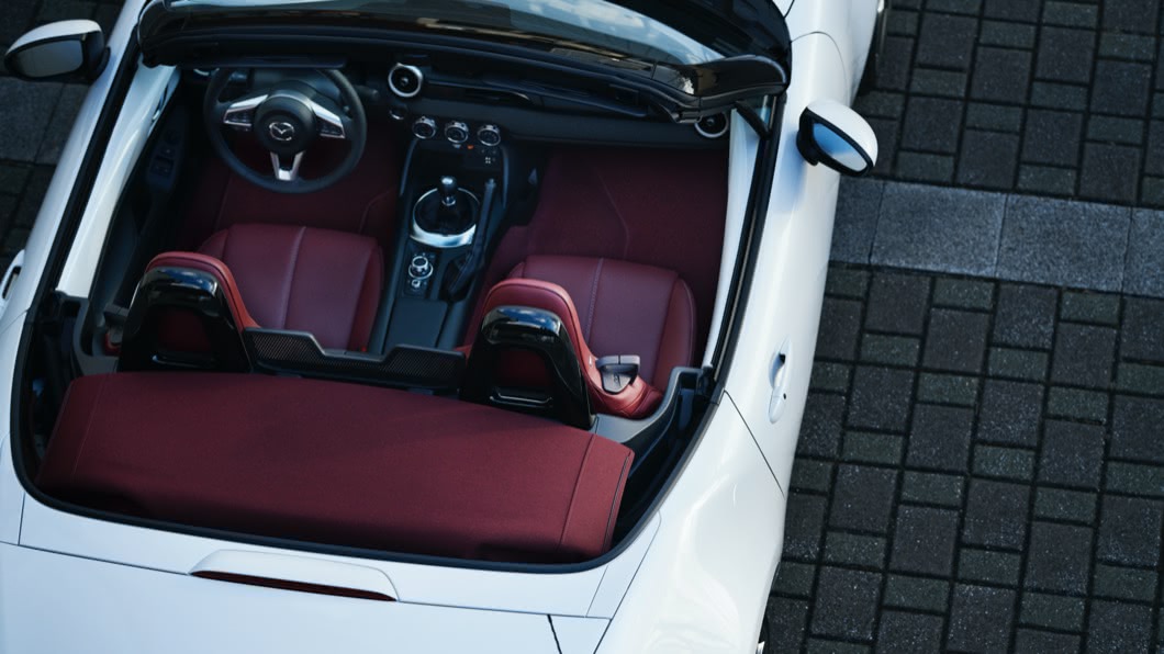 Mazda MX-5 100週年紀念車款採用躍雪白外觀車色。(圖片來源/ Mazda)