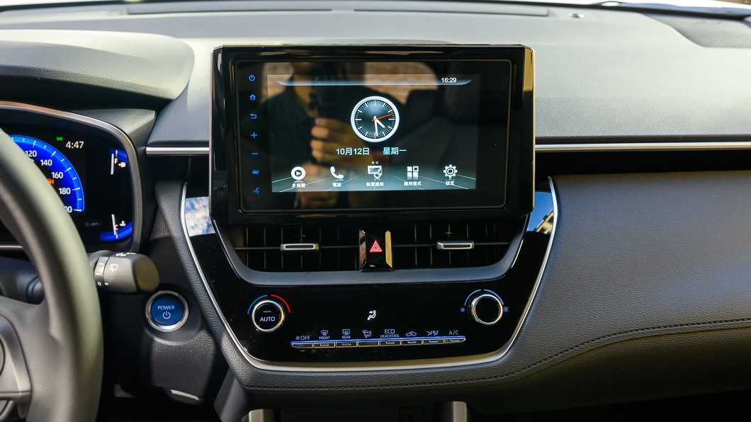 Hybrid動力車型全數標配8吋觸控式Toyota Drive+ Connect多媒體主機。