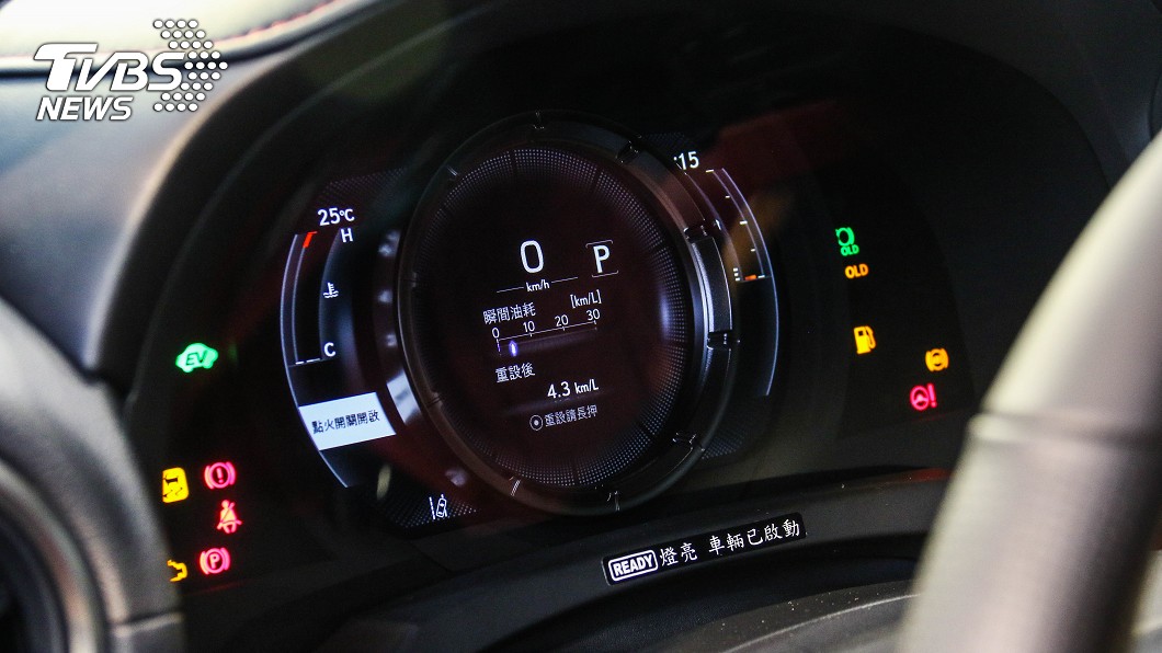 F Sport車型標配運動化數位儀錶板。