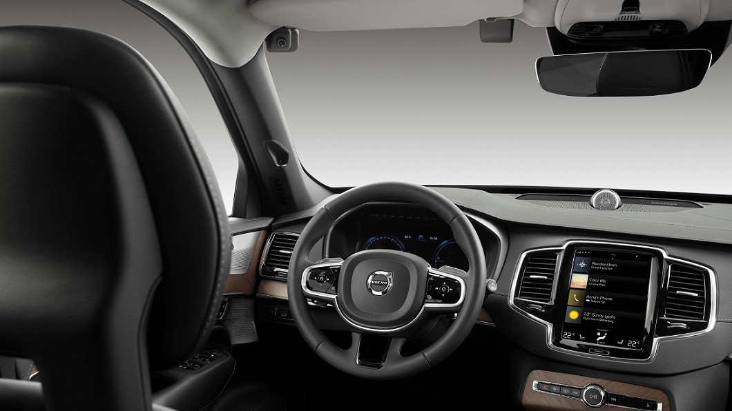 現今車內設計幾乎已全面走向數位化，中控台大多以大尺寸觸控螢幕組成。(圖片來源/ Volvo)