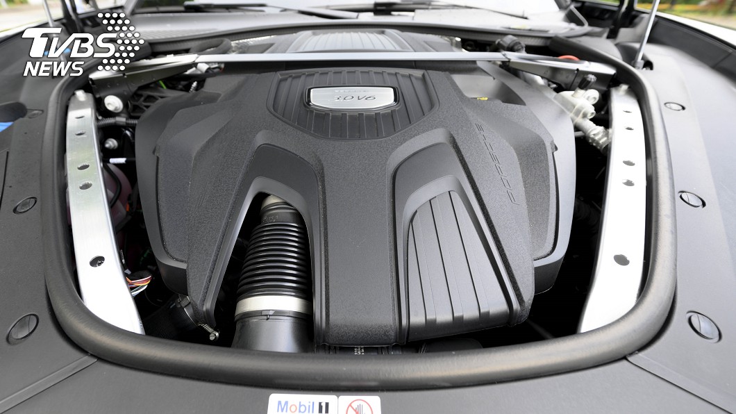Panamera 十週年紀念版車上搭載3.0升V6渦輪增壓引擎，可以帶來330匹最大馬力。