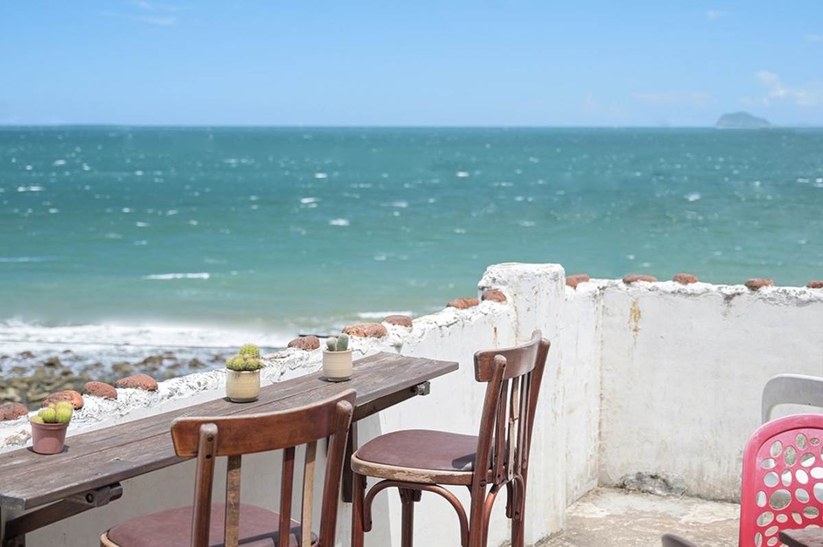 彷彿在地中海喝下午茶！北海岸祕境咖啡廳賞180度海景，還有隱藏發呆露臺超好拍