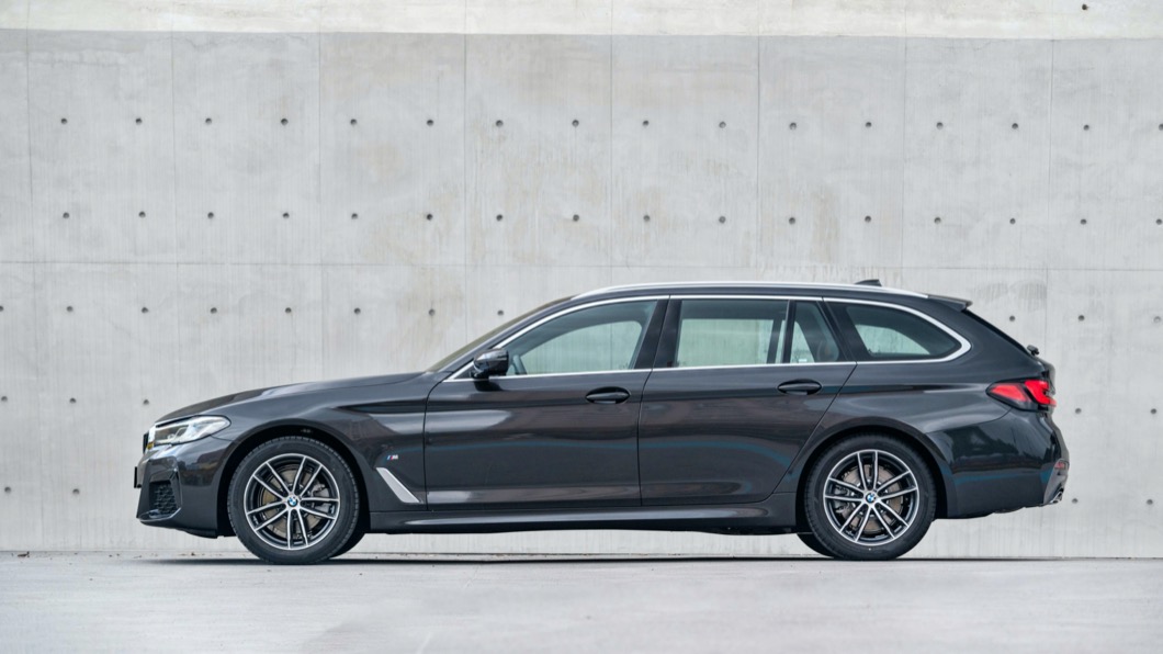 BMW 520i Touring M Sport旅行車建議售價為295萬元。(圖片來源/ BMW)