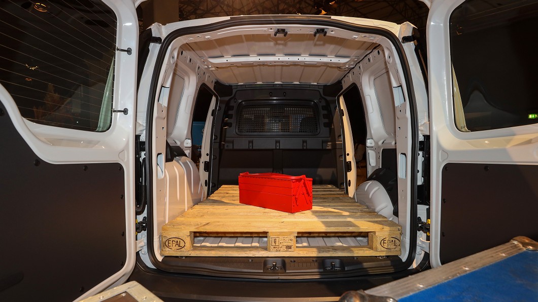 長軸版Caddy後艙可置入兩組歐規標準棧板。(圖片來源/ VWCV)