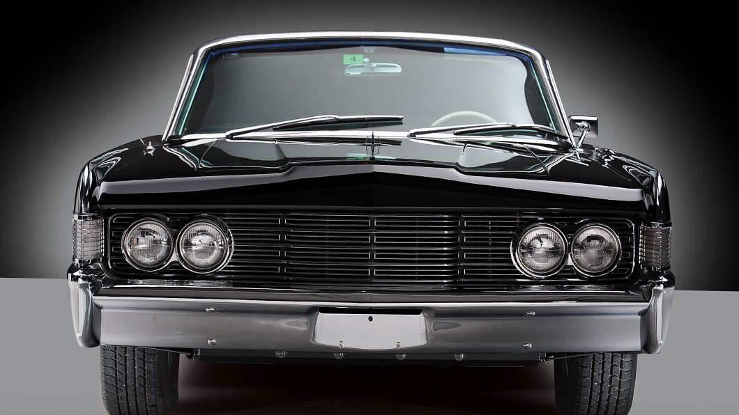 龐德在1965年的《霹靂彈》(Thunderball)駕駛的 Lincoln Continental Convertible。(圖片來源/ Lincoln)