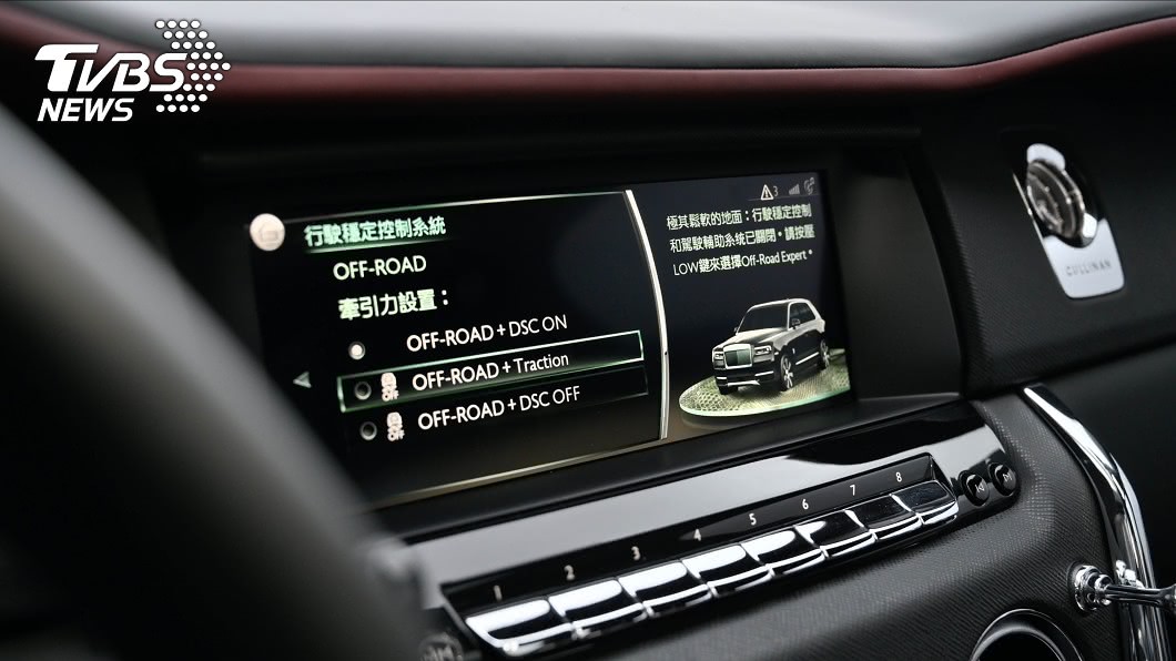 車內配備12.3吋中控彩色觸控螢幕，其中的介面設計則很有BMW感。