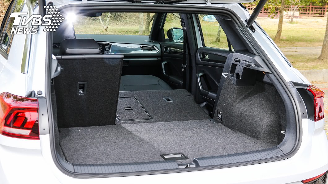 T-Roc具有445公升至1,290公升不等行李廂容積，並具備前乘客座椅背前傾功能。