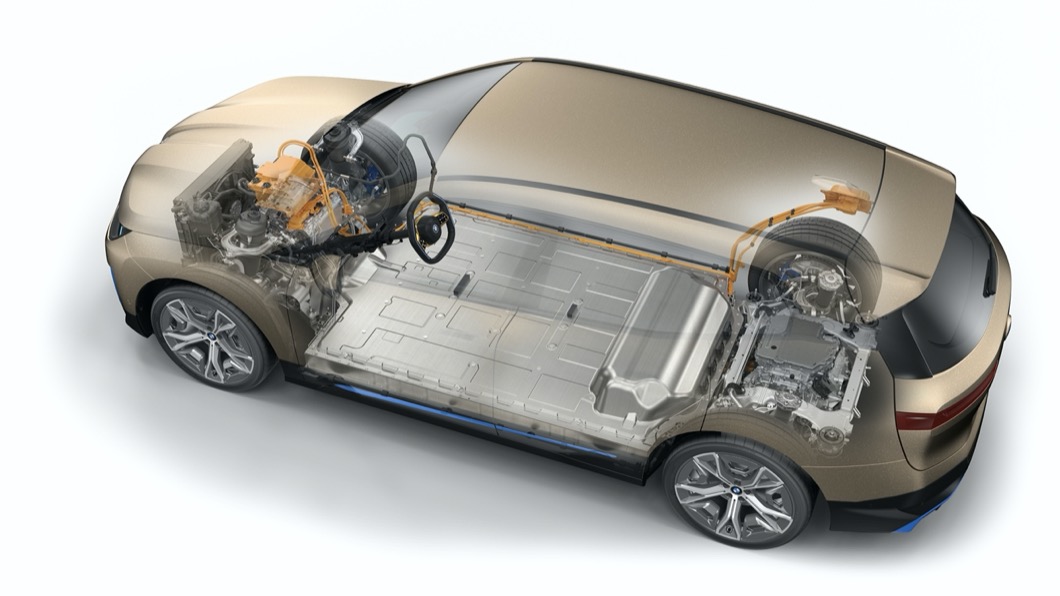 全新BMW iX預計將搭載兩組電動馬達，可以創造超過500匹的最大馬力。(圖片來源/ BMW)