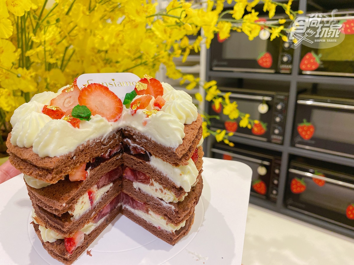 草莓控快衝！8層浮誇系「皇后蛋糕」這裡吃，還有一秒飛法國「草莓夯品」打卡必拍