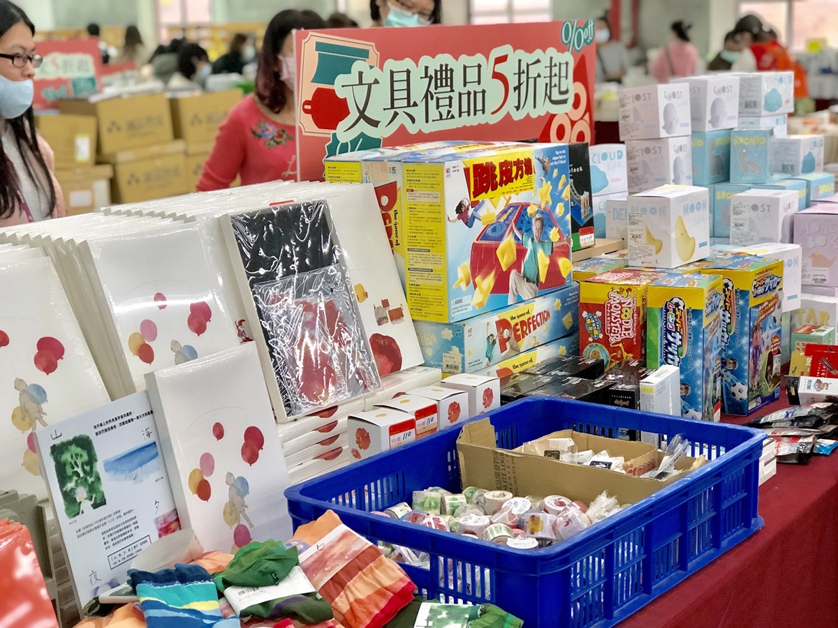 清倉下殺1折起！誠品首度舉辦超狂「萬物特賣會」，數十萬件書籍+文具禮品快衝挖寶