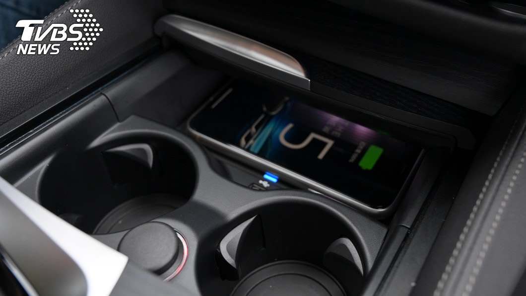 透過iPhone手機上的NFC晶片，車主可以直接利用手機作為車輛鑰匙。