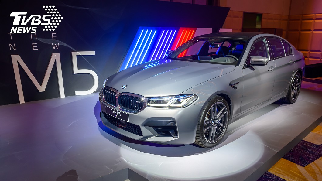 全新BMW M5保有純正跑車特質。