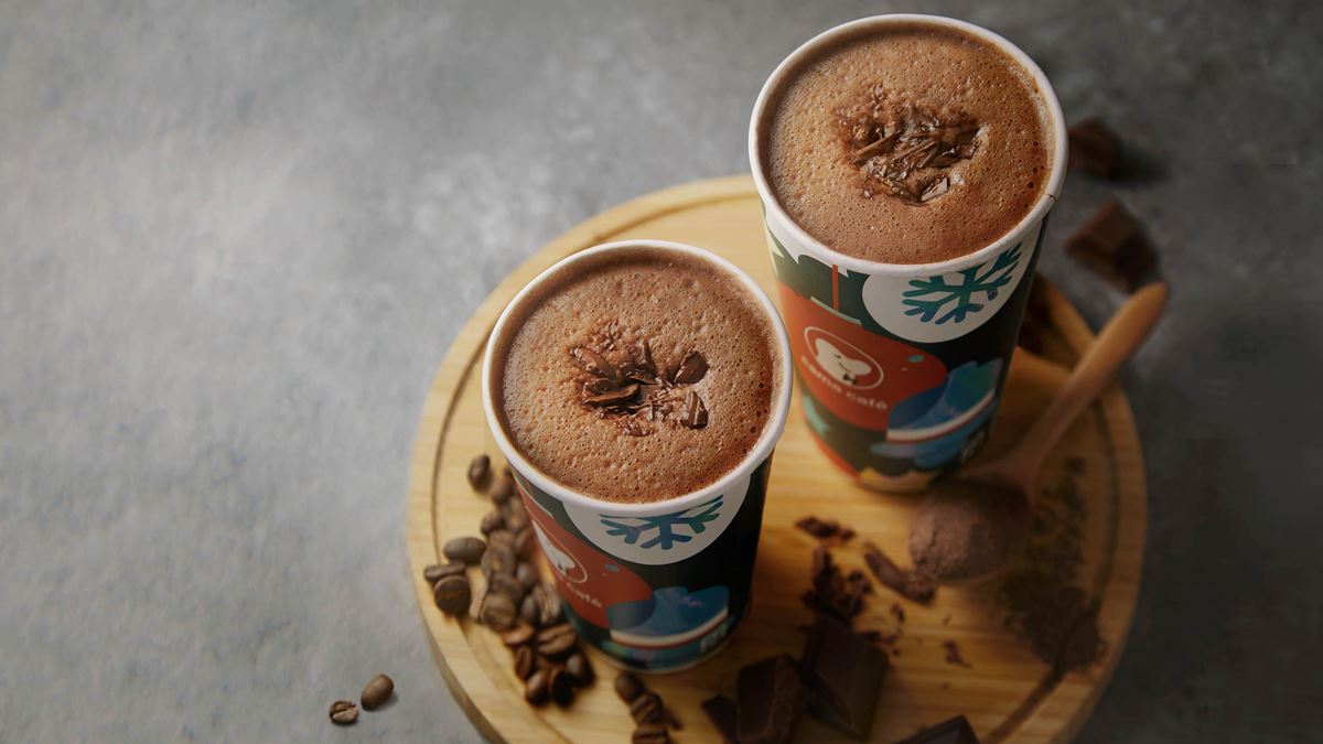 冬天就是要熱可可！cama café推「經典巧克力」現折10元，超美耶誕對話杯質感up