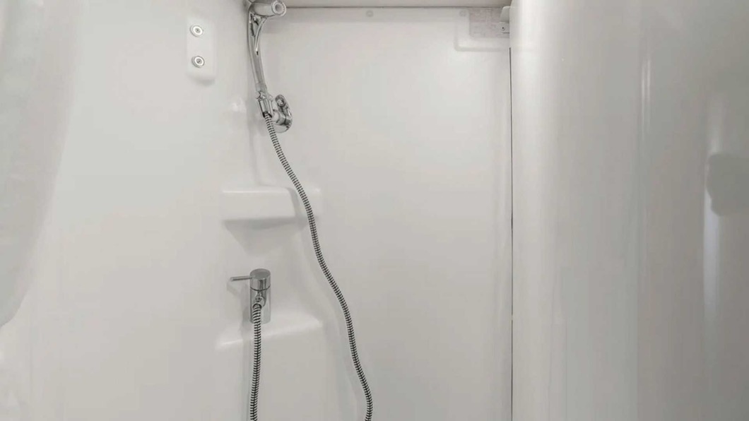 缺點大概就是，淋浴與如廁兩件事情無法同時進行。(圖片來源/ Winnebago)