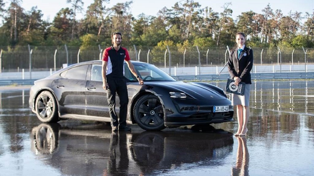 Porsche Taycan獲得電動車最長甩尾金氏世界紀錄。(圖片來源/ Porsche)