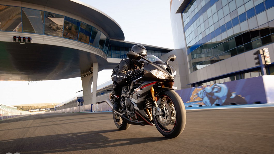 Daytona Moto2 765 Limited Edition具備電子油門系統、進退檔快排系統、ABS、循跡系統、五種騎乘模式。(圖片來源/ Triumph)