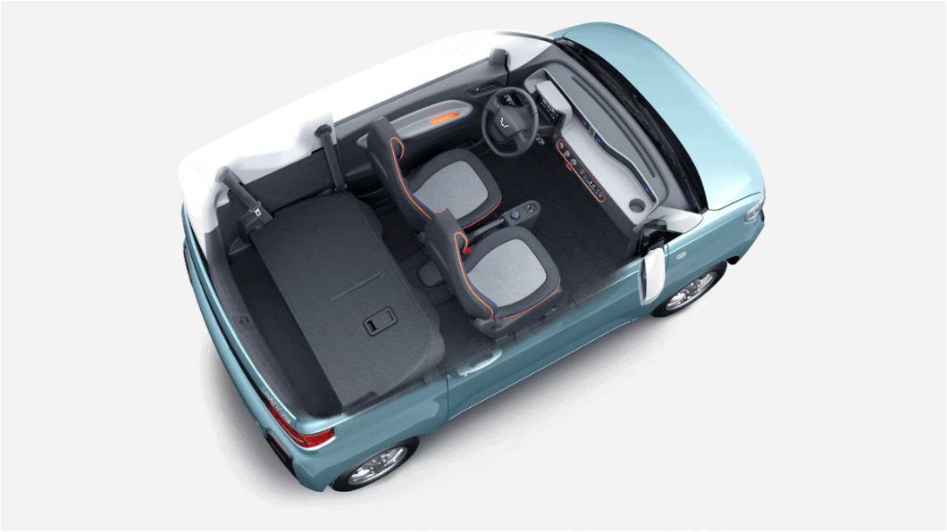 宏光Mini EV採用簡潔而活潑的設計，後排座椅放倒後可創造更大空間，同時也可容納四位乘客。(圖片來源/ 五菱汽車)