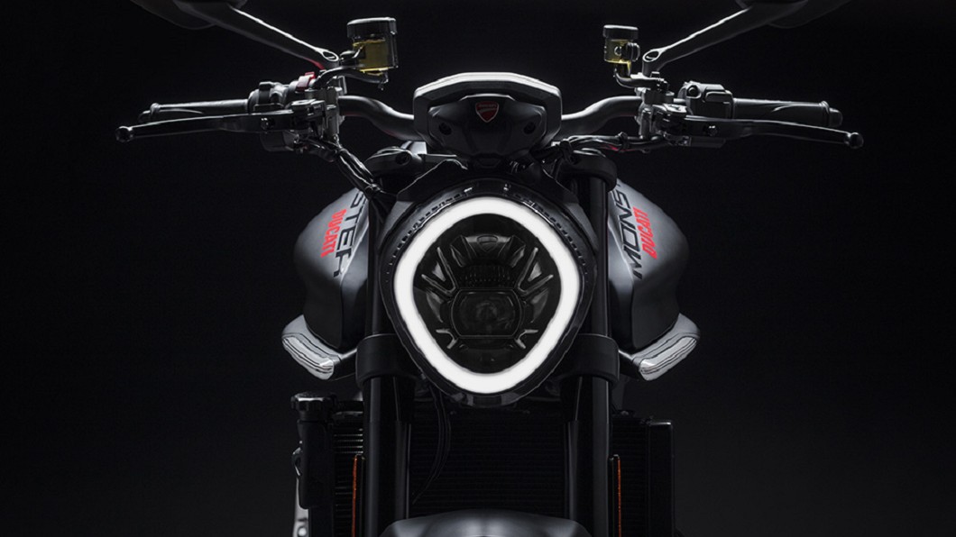 新年式Monster車系配置了更有科技感的類菱形的LED頭燈。(圖片來源/ Ducati)