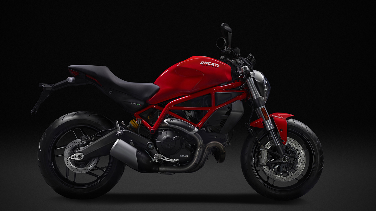 Monster車系是Ducati最具代表性的街車作品，編織式鋼管車架及L型雙缸引擎搭配堪稱是Monster家族中的經典，例如2018年的Monster 797。(圖片來源/ Ducati)