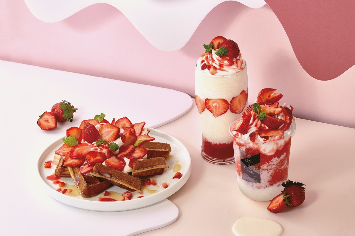最美「草莓鬆餅」連續18天免費吃！黑浮3款夢幻新品到，澎派草莓冰沙、歐蕾也必喝