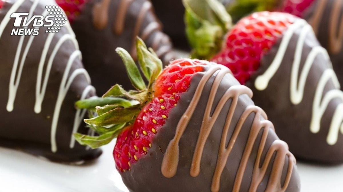 草莓還能怎麼吃？網友提問意外釣出隱藏版吃法，沾「這個」更能帶出甜味