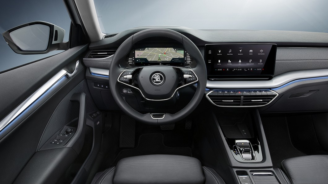 車內以10.25吋全數位儀表板搭配中央觸控螢幕與線傳DSG變速箱排檔桿組成科技化便利座艙。(圖片來源/ Škoda)
