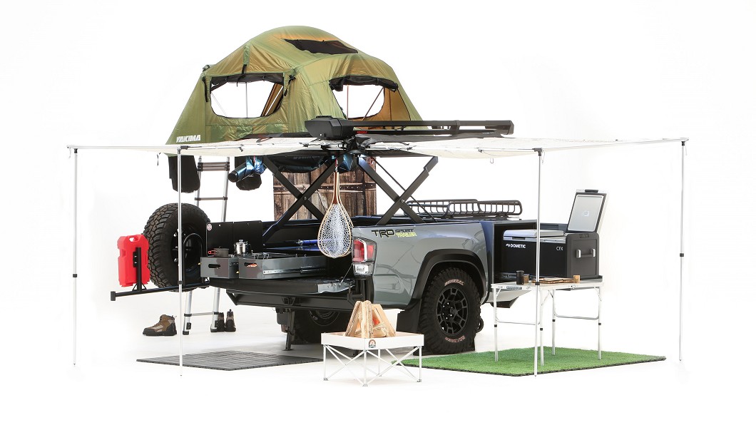 TRD-Sport露營拖車除四人帳，還有側邊帳、流理台、瓦斯爐還有廁所、淋浴間等設備。(圖片來源/ Toyota)