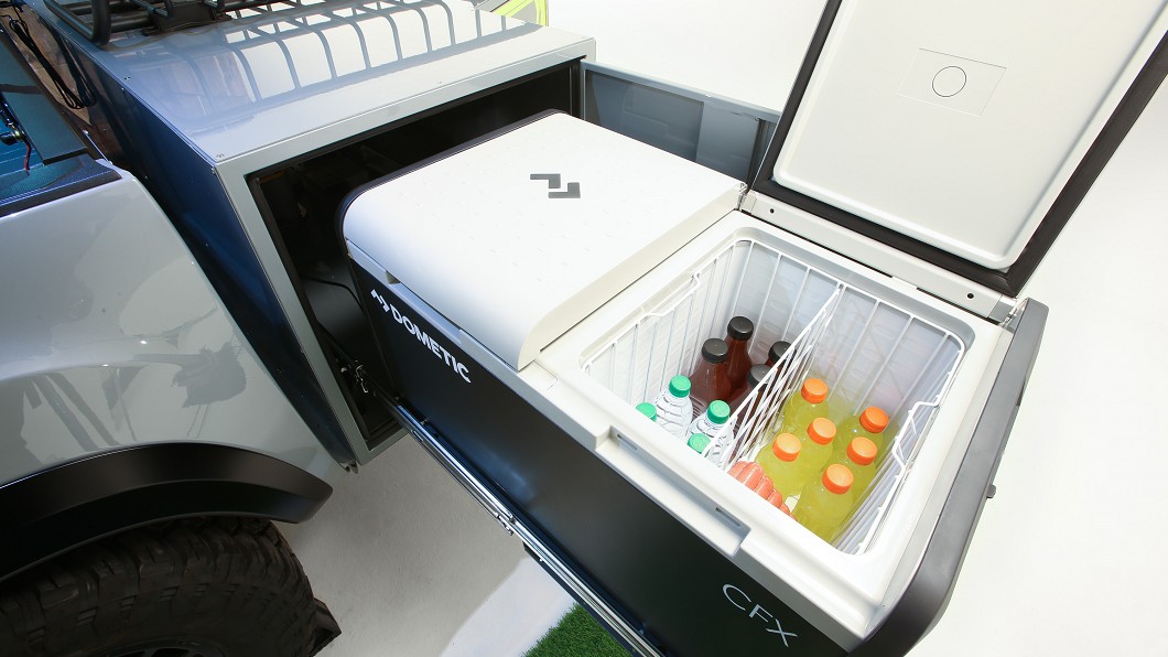 原先後座空間可收納冰箱存放生鮮用品與飲料。(圖片來源/ Toyota)