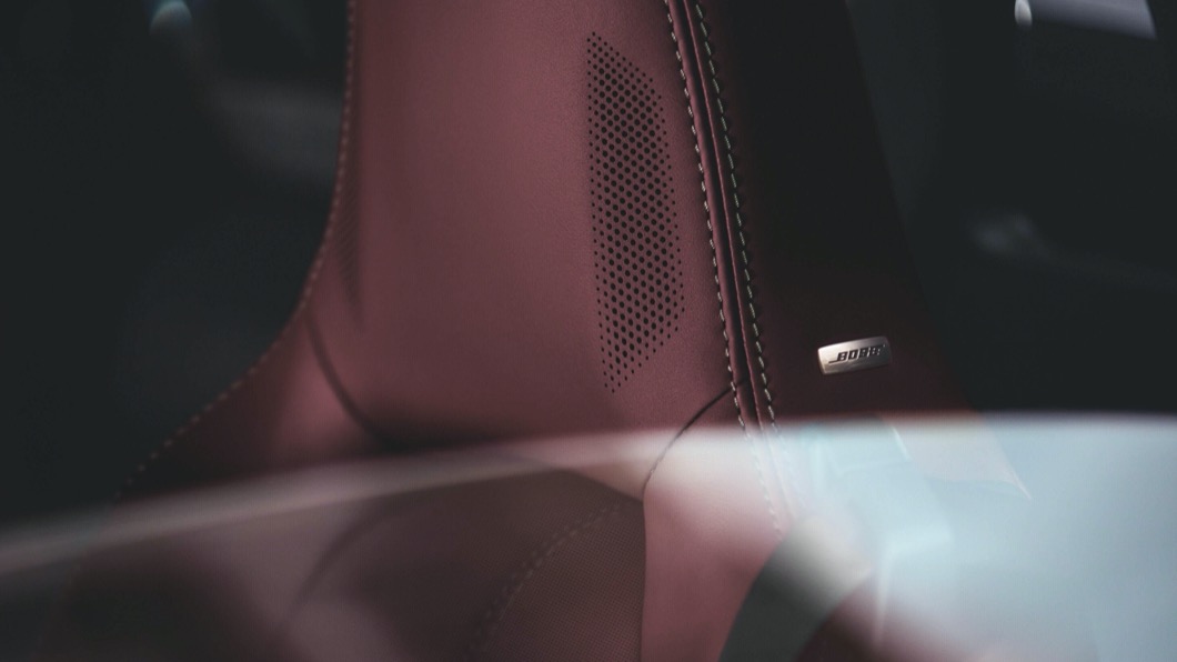 MX-5導入全新酒紅色軟頂敞篷，並且搭配酒韻紅內裝與Nappa酒韻紅真皮座椅。(圖片來源/ Mazda)