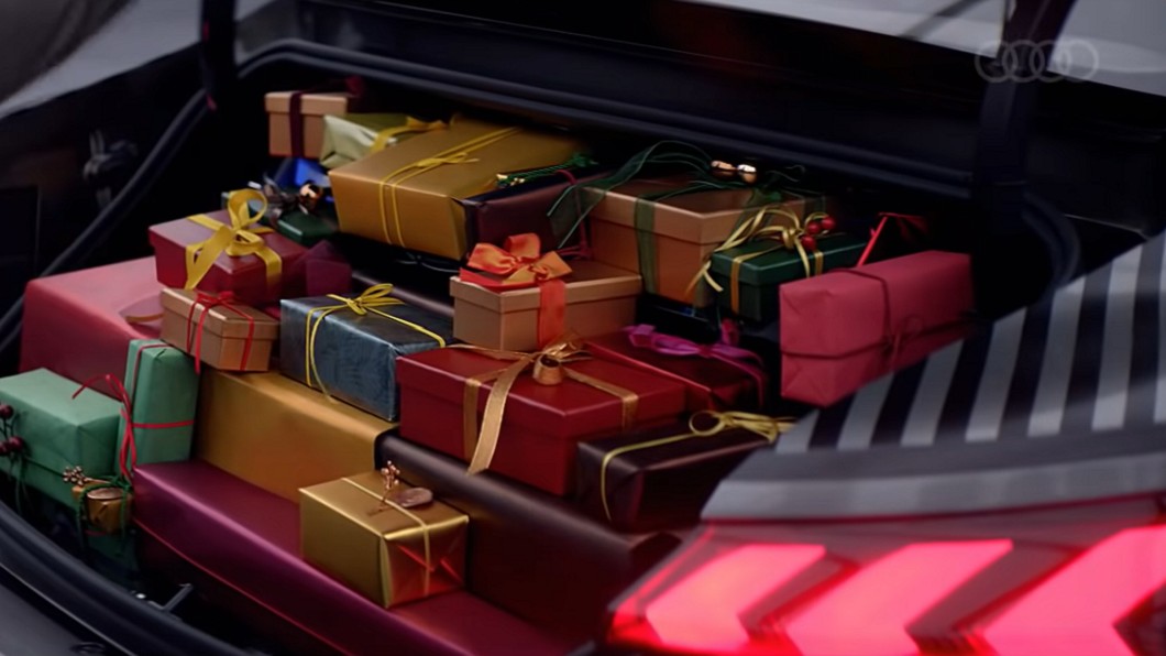 Audi e-tron GT行李箱空間表現不錯，能放下不少聖誕禮物。(圖片來源/ Audi)