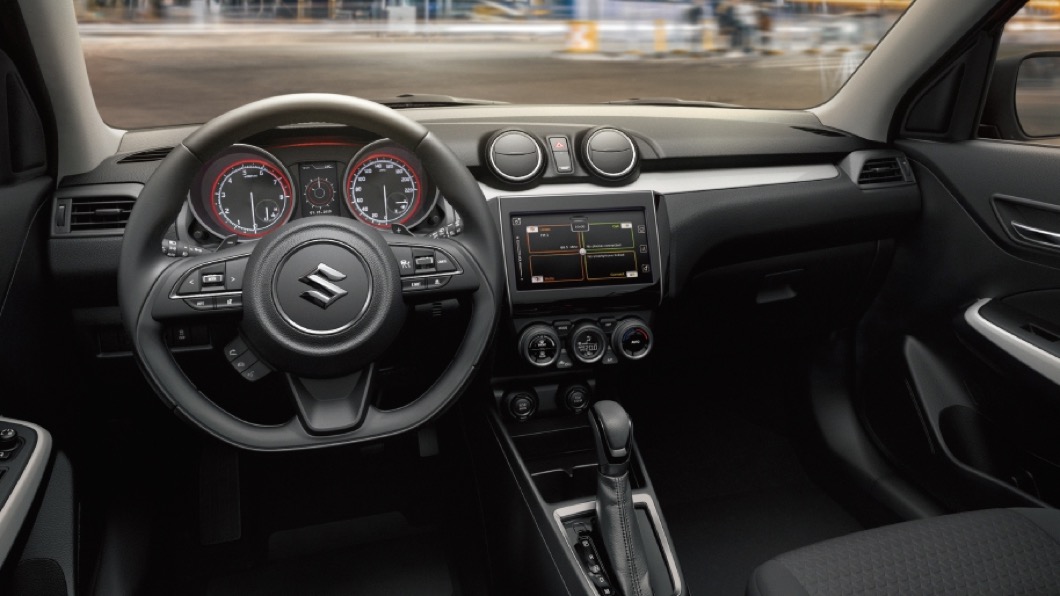 運動化的內裝設計，將行車資訊幕整合於雙環式儀表板。(圖片來源/ Suzuki)