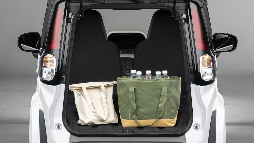 儘管C+pod只規劃了駕駛、副駕駛雙座設定，但仍提供行李廂空間可放置物品。(圖片來源/ Toyota)