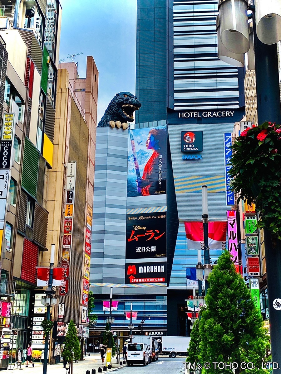 一秒飛到新宿！台北「哥吉拉飯店」這時開幕，巨型「恐龍頭」忠孝東路就可拍