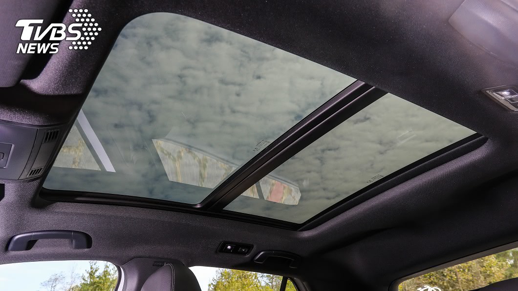 使用暖氣不要朝面部直吹，並且可以稍微開啟車窗讓空氣對流。