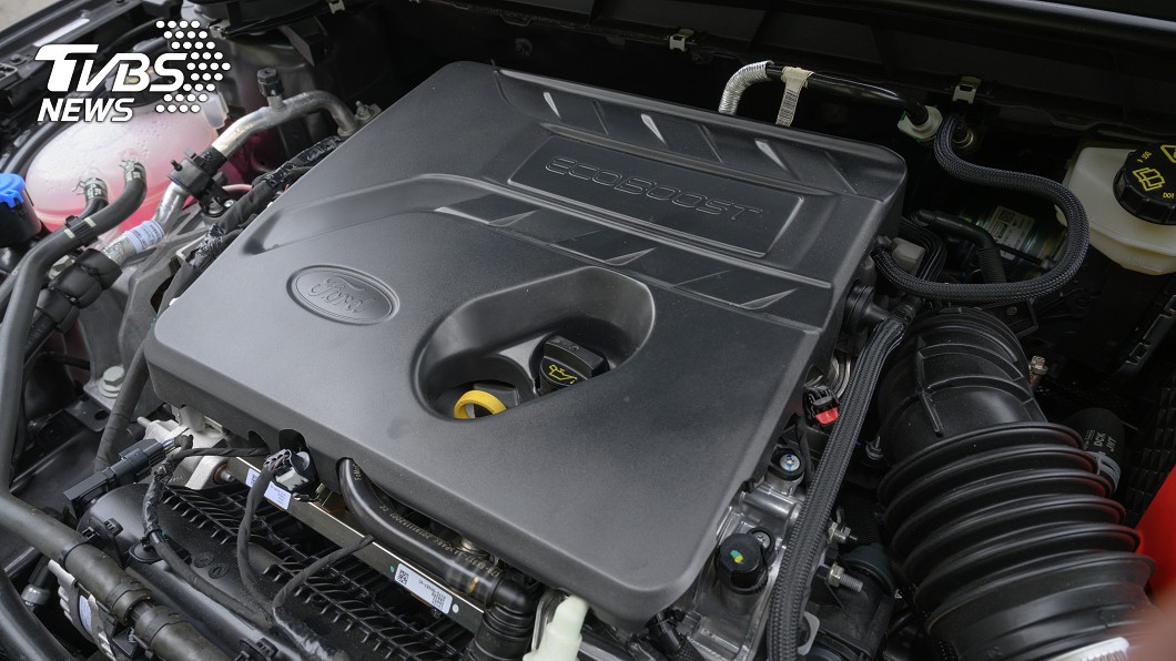 汽車暖氣的熱源，靠的是引擎運轉時水箱所蓄積的熱能。