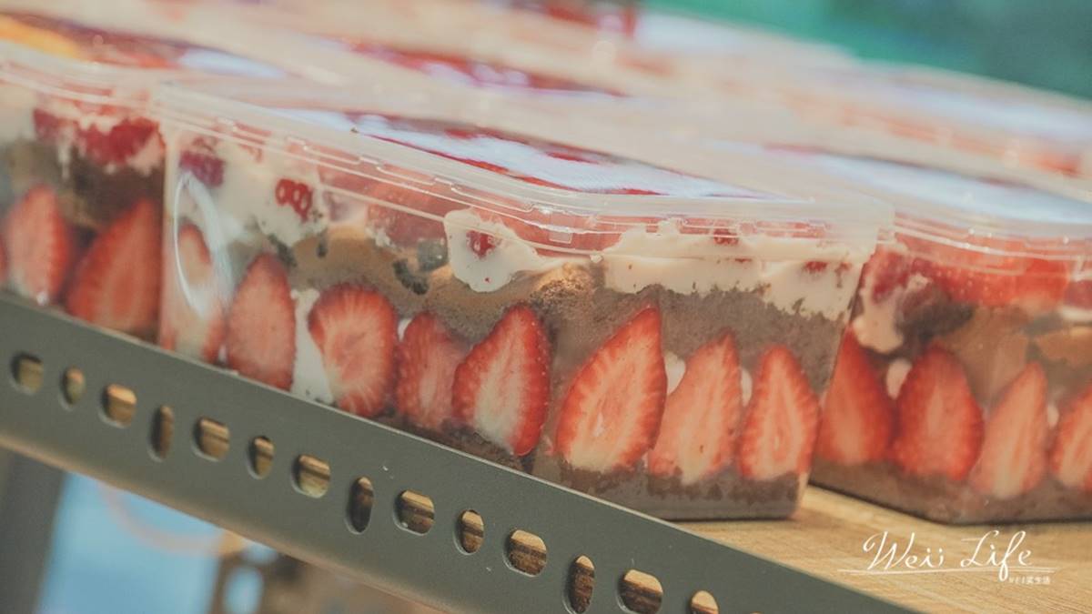 CP值超高！板橋爆量草莓三明治1份只要40元，大湖直送新鮮吃得到