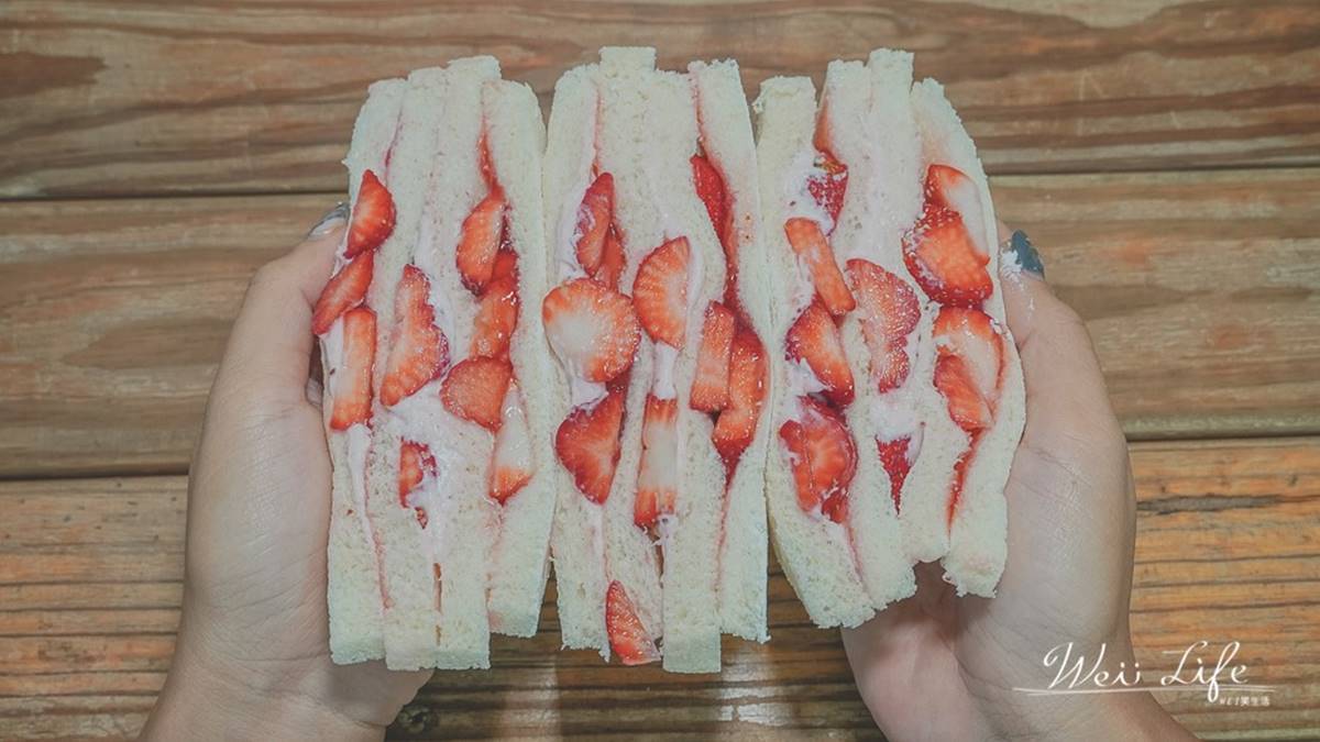 CP值超高！板橋爆量草莓三明治1份只要40元，大湖直送新鮮吃得到