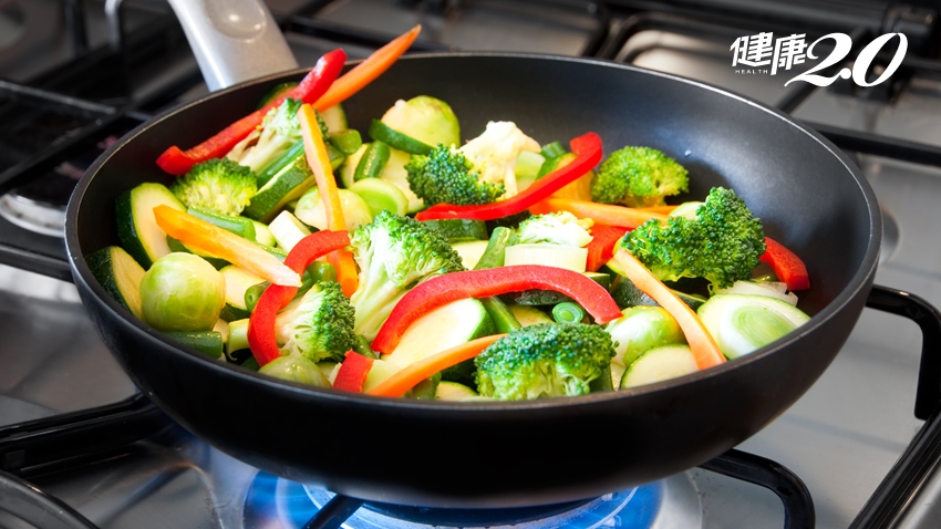 汆燙蔬菜少油養生？菜炒不軟怎麼辦？1技巧不怕營養流失